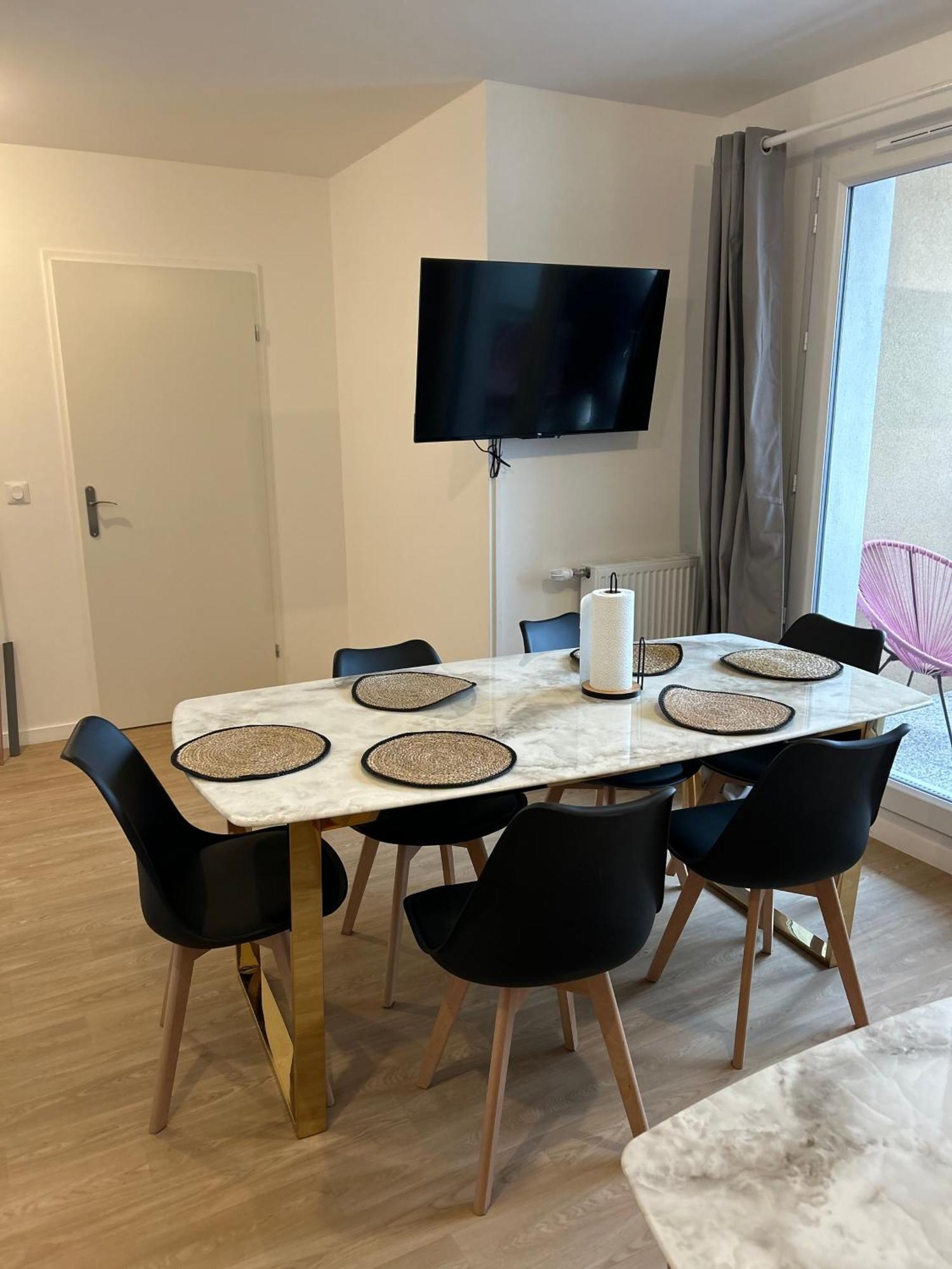 Appt Spacieux Et Calme Prox Disney-Cdg-Stade De France Le Blanc-Mesnil Luaran gambar